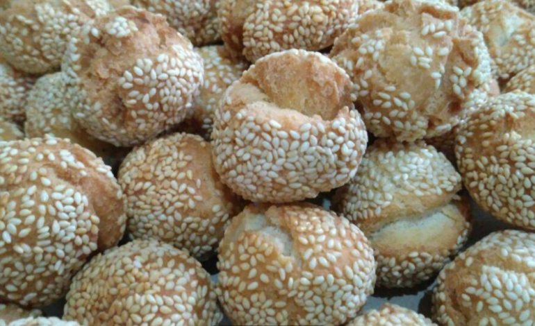 Kue Ketawa Cemilan Renyah Dengan Bentuk Yang Unik