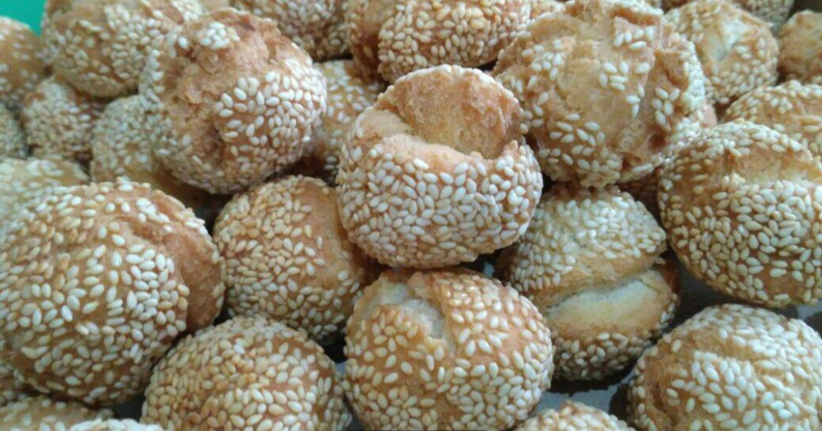 Kue Ketawa Cemilan Renyah Dengan Bentuk Yang Unik