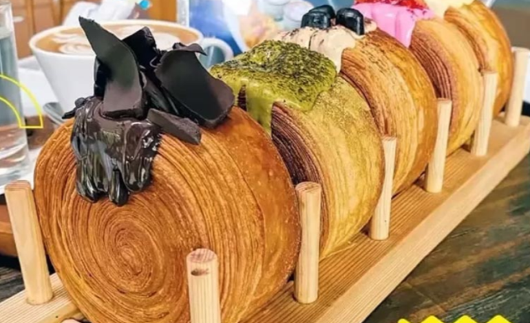 Kue Cromboloni Dessert Viral Cream Lumer Yang Menggoda