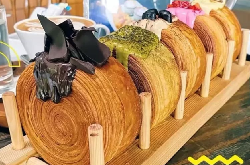 Kue Cromboloni Dessert Viral Cream Lumer Yang Menggoda